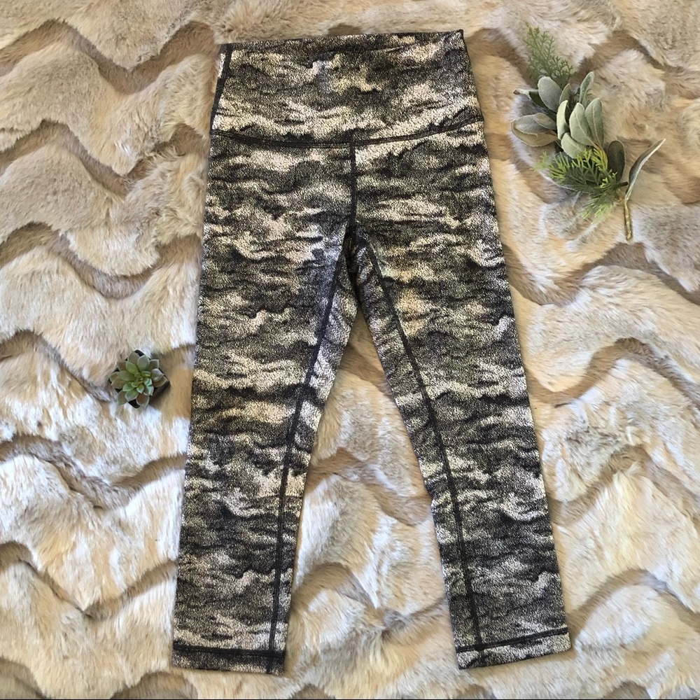 Lululemon, Hi-Rise, Wunder Under Pant 21” Size 6